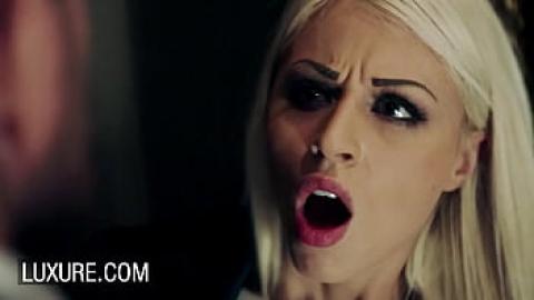 Surat külotlar chetga surildi